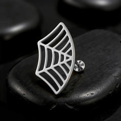 Widow – labret en titane ASTM F136 – collection Black Halo – Lucifer Ink Studio