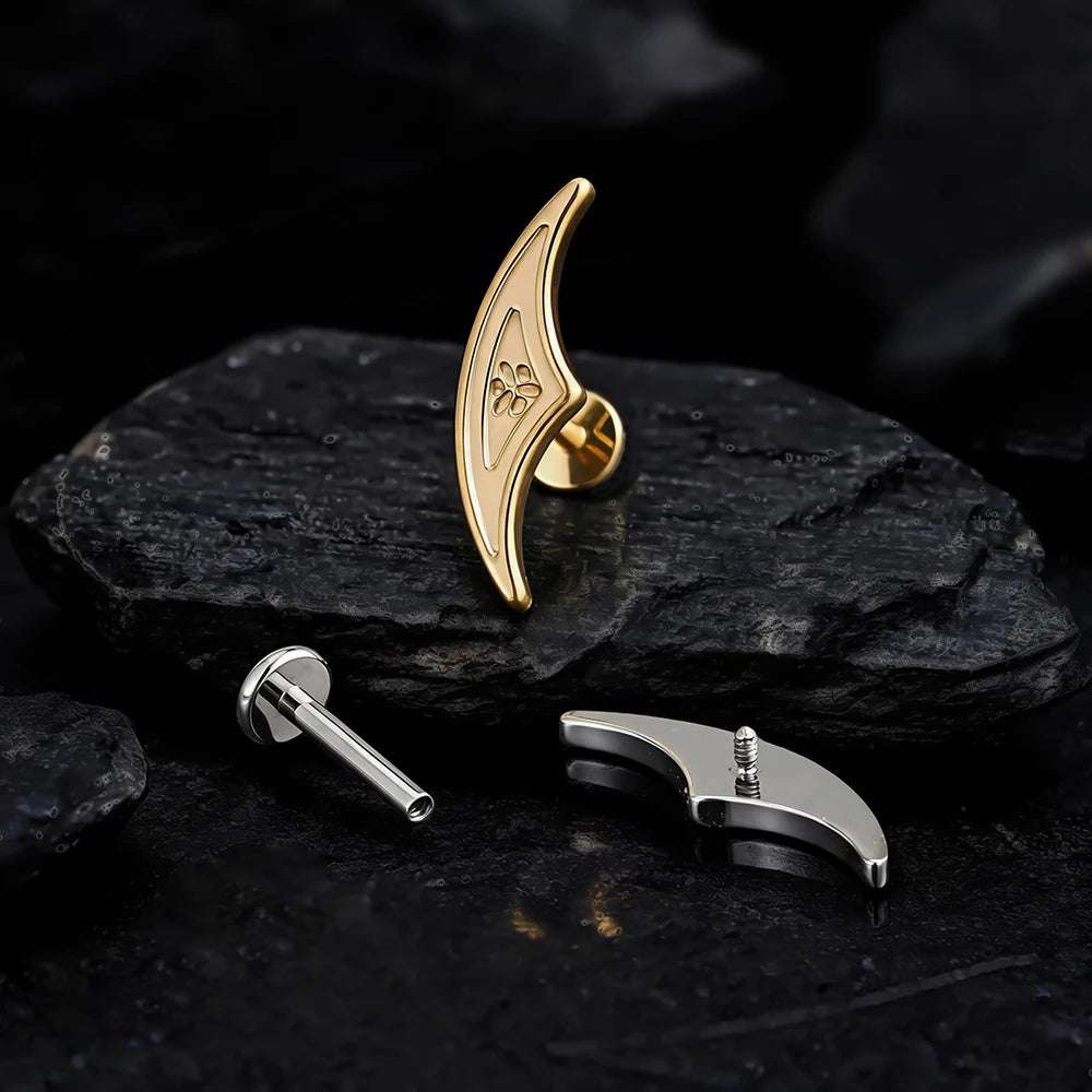 Éclipse – labret en titane ASTM F136 – collection Black Halo – Lucifer Ink Studio