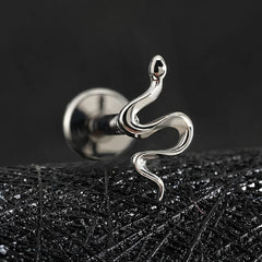 Viper – labret en titane ASTM F136 – collection Black Halo – Lucifer Ink Studio